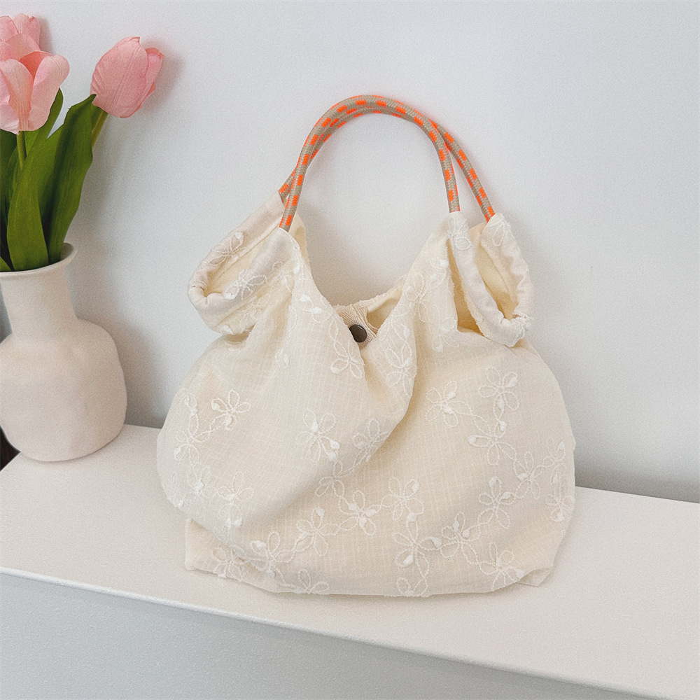 46192 Summer Thin embroidered small flower commuter handbag, artistic canvas bag, Tote bag for outings details Picture