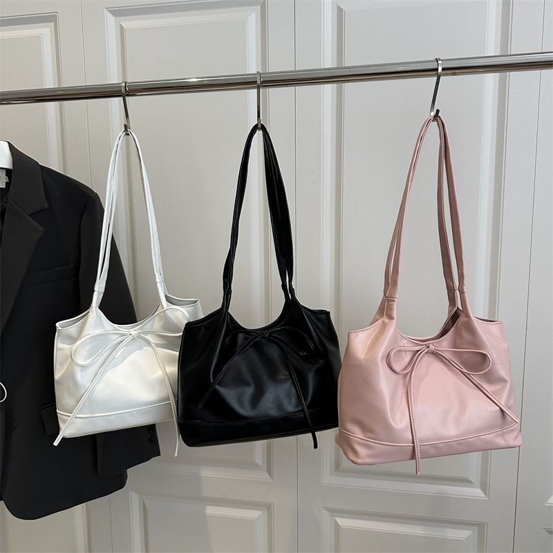 Sweet bow single-shoulder bag 2025 new style, stylish texture soft leather tote bag, large-capacity commuting underarm bag Application Scenario