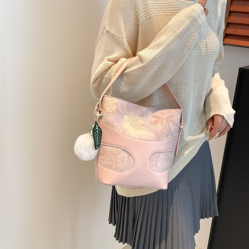 Cross-border Trend 2025 New style bag: Fashionable and retro handbag, single-shoulder crossbody bucket bag, women's bag details Picture