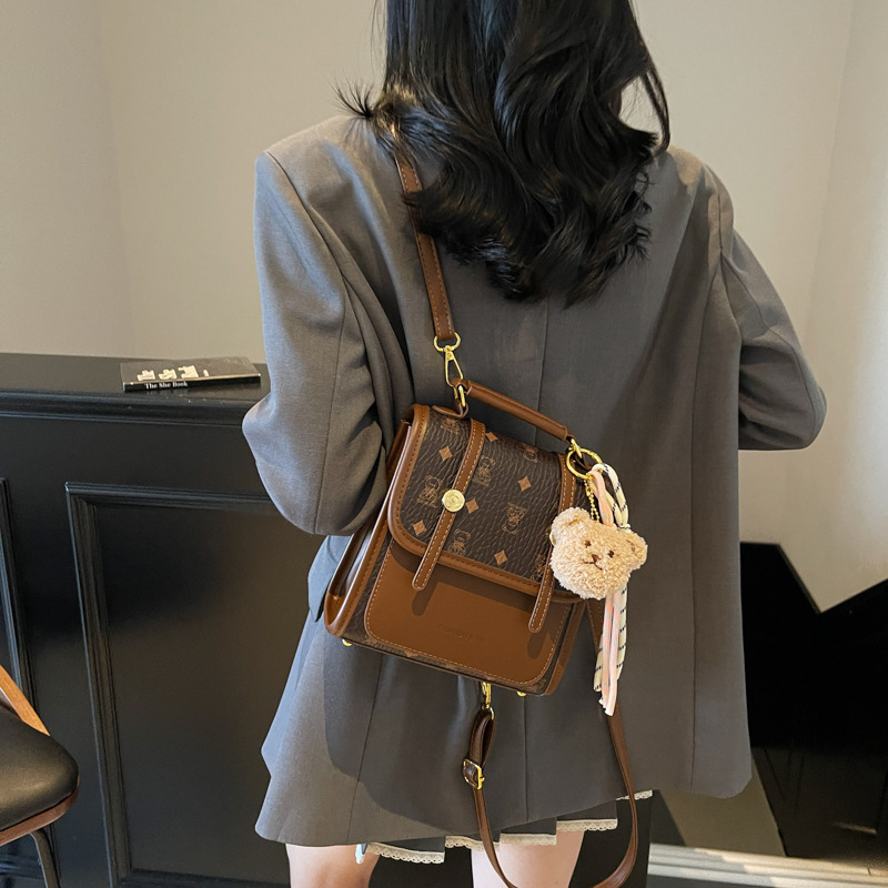 2025 New niche, simple and trendy student class backpack, women's bag, Korean retro and fashionable printed backpack Specification drawing