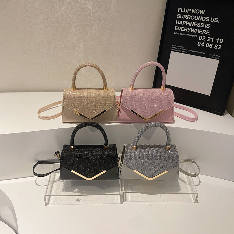 The 2025 new style of fashionable, versatile, simple and high-end single-shoulder crossbody bag is a trendy and niche design handbag Application Scenario