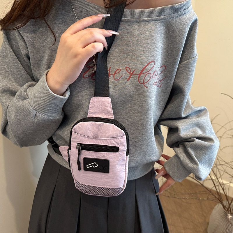 A new Korean-style, fashionable and simple backpack for women in the summer of 2025, a trendy solid-color crossbody bag for storage Application Scenario