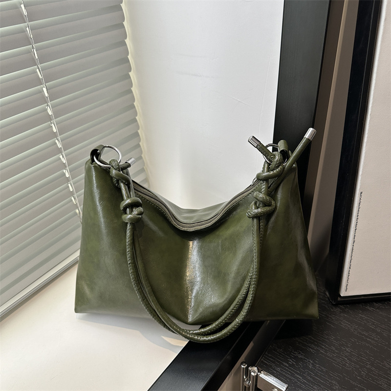High-end large-capacity women's bag 2025 new spring single-shoulder underarm bag, niche fashion crossbody tote bag full figure