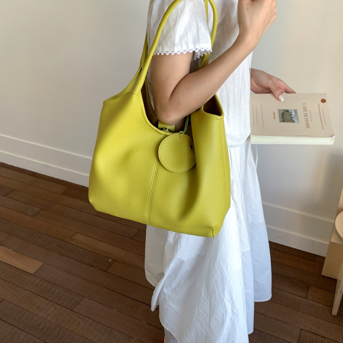 Versatile retro handbag, solid color, large capacity tote bag, 2025 new trendy and fashionable shoulder bag, casual underarm bag Specification drawing
