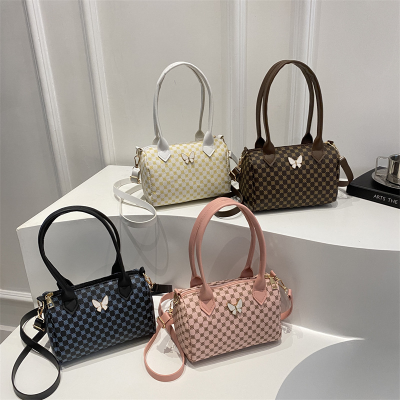 Printed pillow bag, 2025 new style fashionable women's bag, handbag, crossbody bag, shoulder bag, butterfly hardware small bag, cross-border Application Scenario