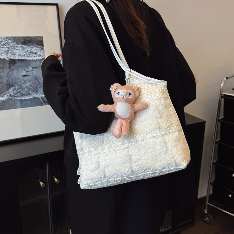 The 2025 new large-capacity tote bag is cute and versatile, fashionable and adorable. It is a lace underarm bag and a commuting single-shoulder bag Application Scenario