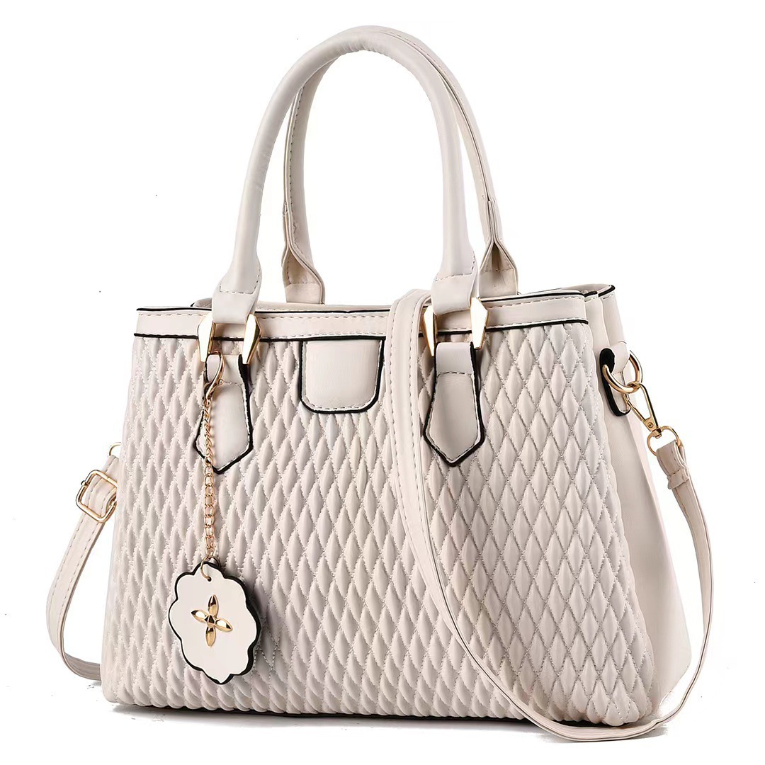 This is a versatile women's autumn and winter new handbag. It's a fashionable single-shoulder crossbody bag that goes well with women Specification drawing