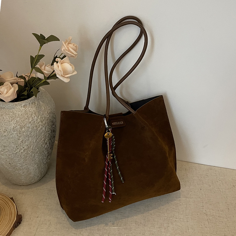 Fashionable and casual tote bag for women 2024 new style, retro and trendy, versatile, large-capacity mother-and-child bag, high-end underarm bag full figure