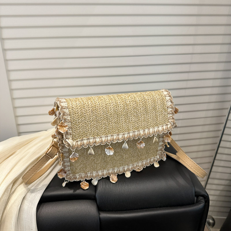 Bag Girl 2025 New style straw woven bag, elegant chain single-shoulder crossbody bag, personalized seaside vacation small square bag full figure