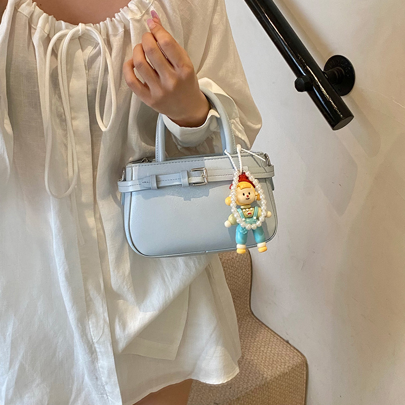 A new summer 2025 fashion and niche design hand-held small square bag for women, simple and exquisite, solid color versatile single-shoulder crossbody bag details Picture