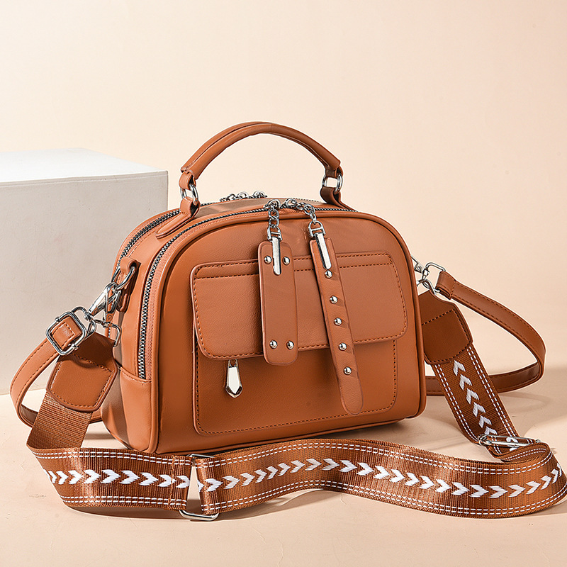 New women's trendy and fashionable single-shoulder bag for 2024, crossbody, from an export manufacturer. It is versatile and has a large capacity Application Scenario