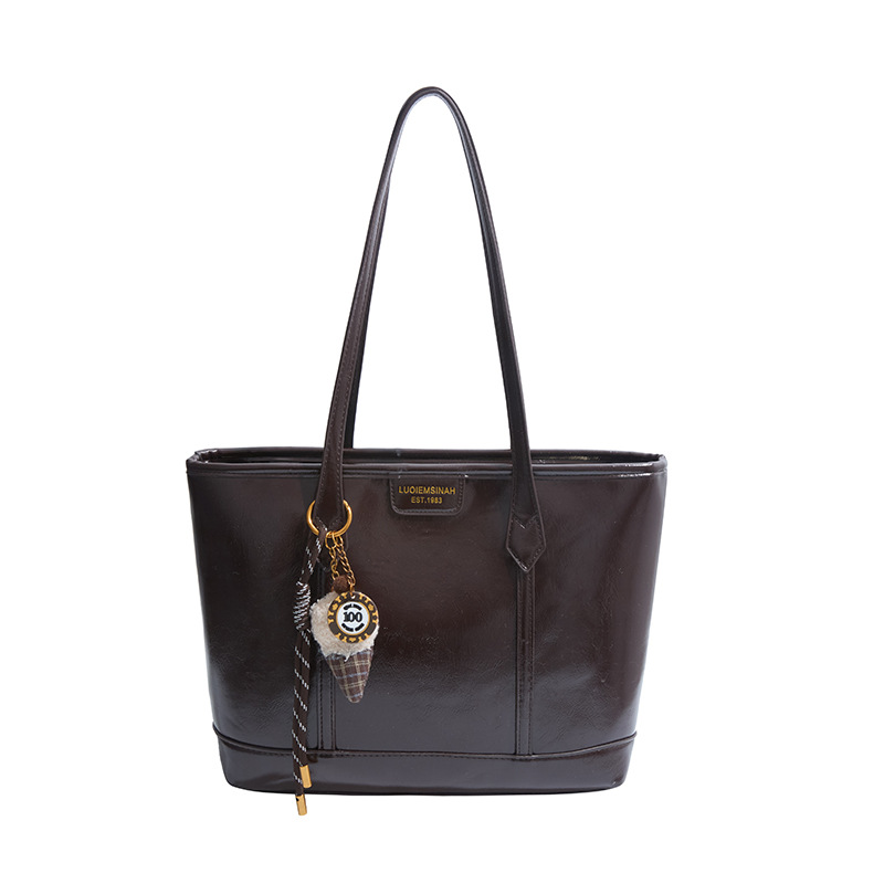 A new retro, fashionable and casual large-capacity underarm bag for women's commuting to work in 2024, a high-end single-shoulder bag Item Picture