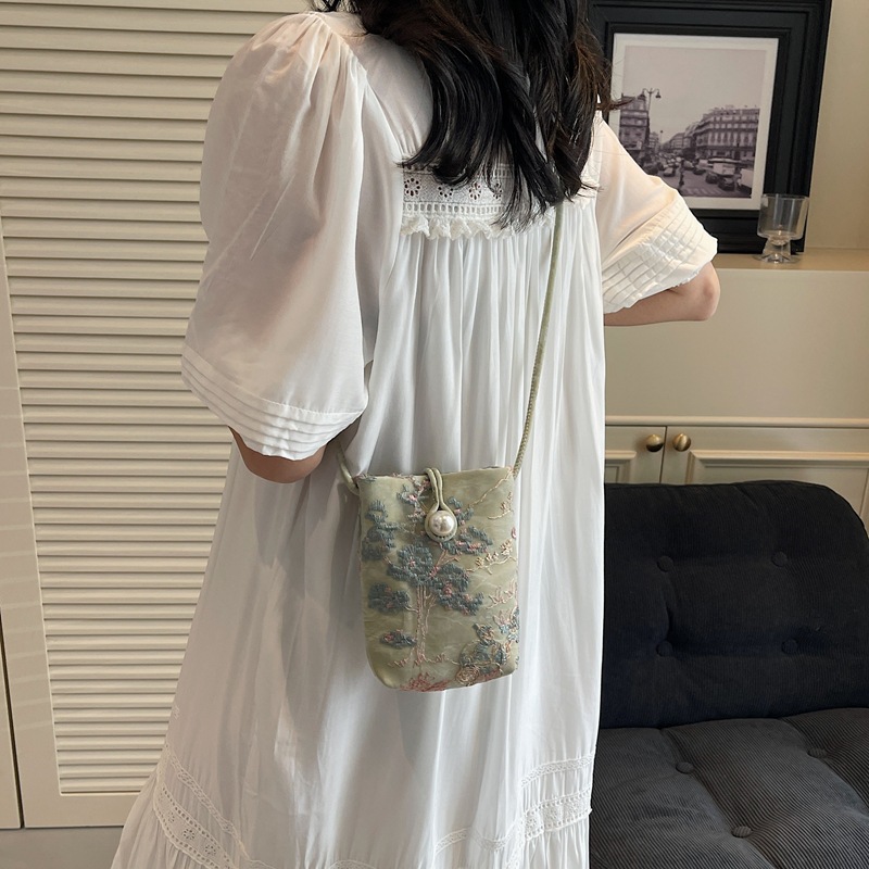 New Chinese-style embroidered mobile phone bag for women, a trendy, fashionable and versatile casual single-shoulder crossbody bag for summer 2025 Specification drawing