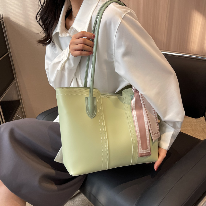 Cross-border bestsellers: Women's large-capacity commuter tote bag, casual shoulder bag, versatile and fashionable underarm bag Specification drawing