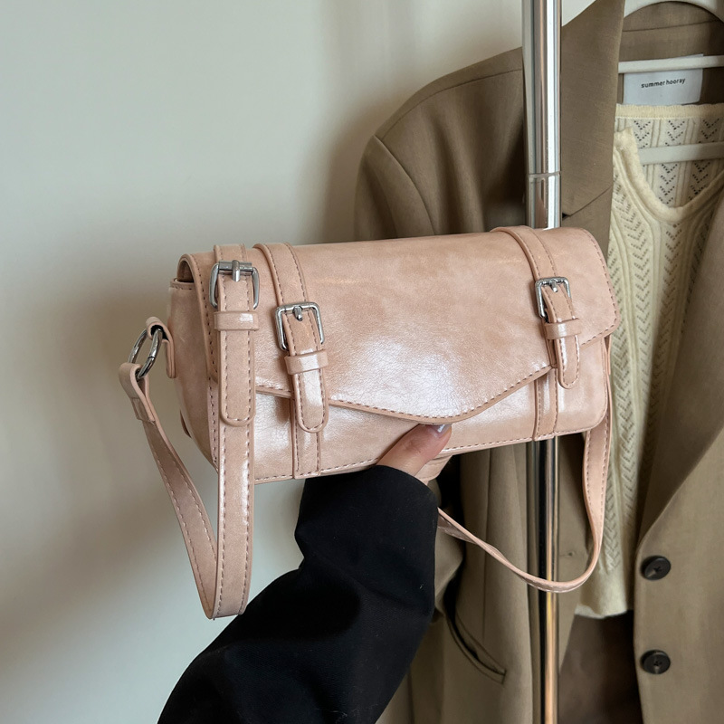 This is a new Korean style Instagram trendy and fashionable small square bag for women. It features a unique design and is simple and versatile. It's a single-shoulder bag for women details Picture
