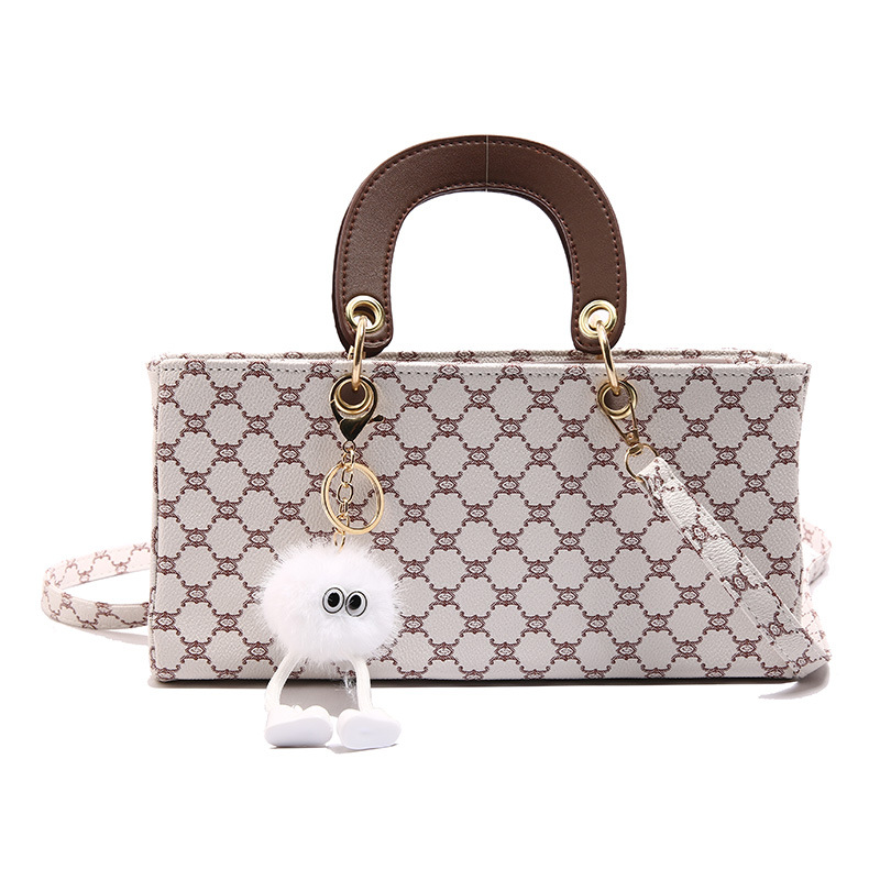 A new, stylish and simple underarm single-shoulder women's bag with a large-capacity printed pendant in the autumn of 2024 Item Picture