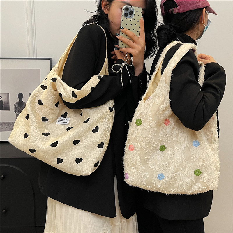 New cross-border textured heart-shaped canvas single-shoulder backpack, large-capacity handbag, high-quality commuting underarm bag details Picture