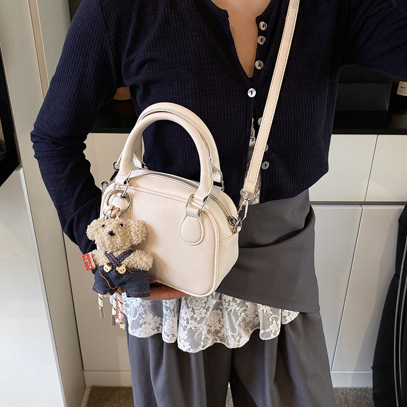 Fashionable and simple lychee patterned hand-held pillow bag, 2025 new style, stylish and versatile single-shoulder bag, stylish and high-quality crossbody bag details Picture