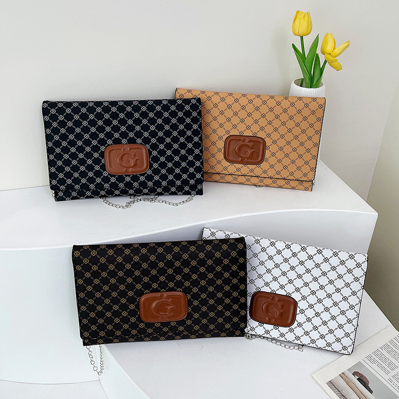 Cross-border retro small square bag for women, new French fashion printed underarm bag, trendy, niche and versatile single-shoulder crossbody bag Application Scenario