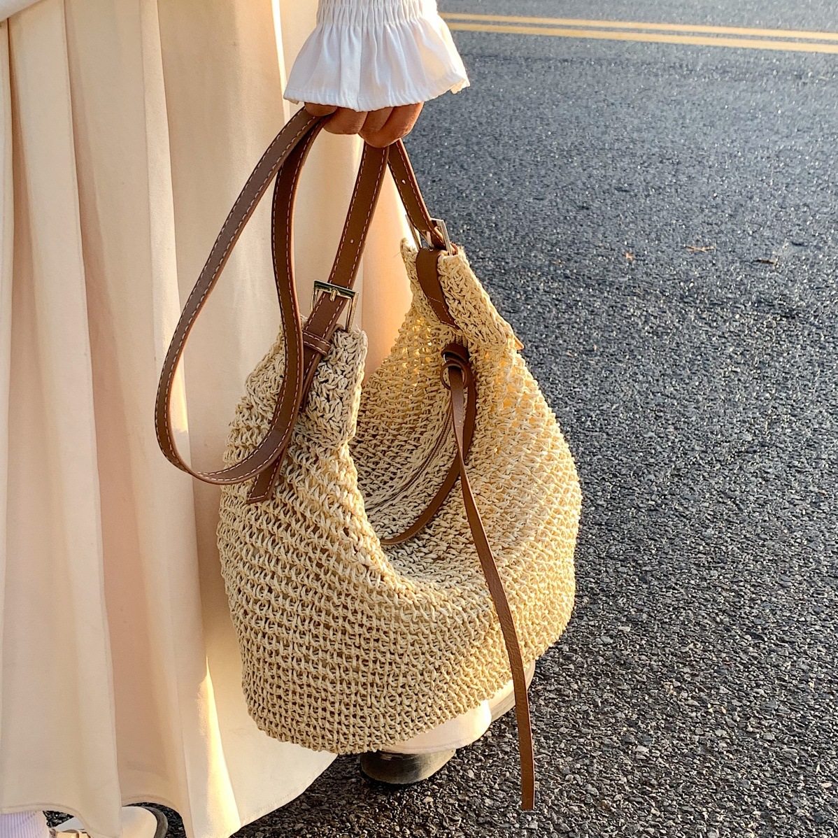High-end quality bag for women, large capacity 2025 new single-shoulder crossbody straw woven bag, a best-selling and niche bucket bag Application Scenario