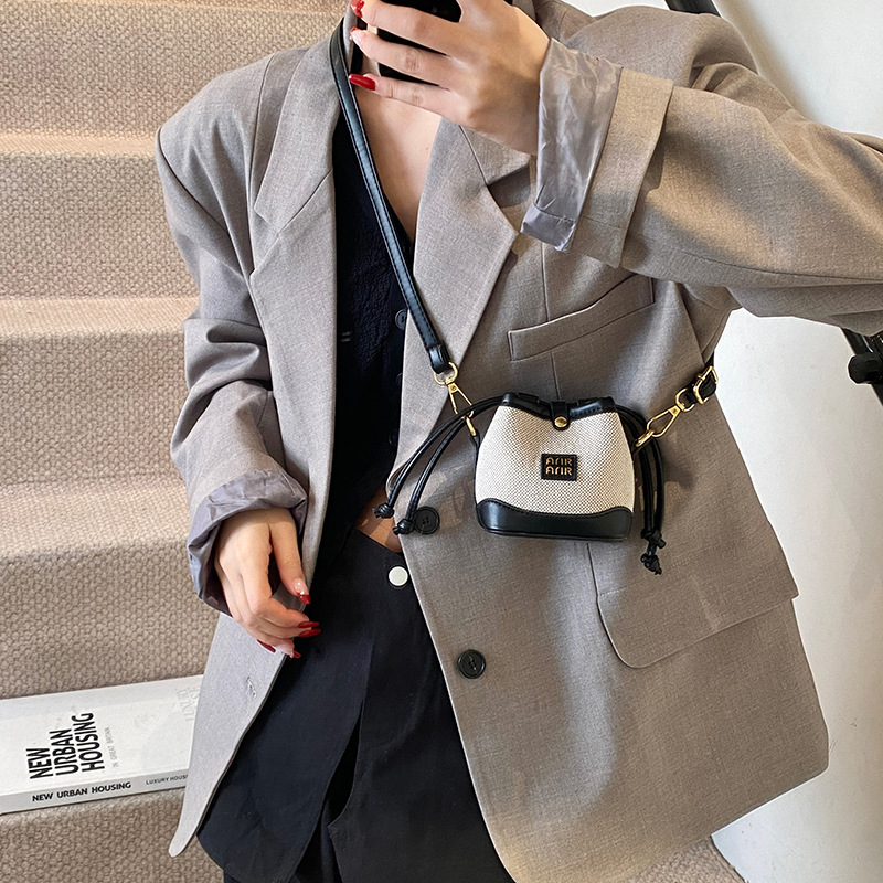 Cross-border Mini Bag for Women 2025 New Style Mini Shumai Bag, stylish, cute, simple letter small bag, popular red envelope details Picture