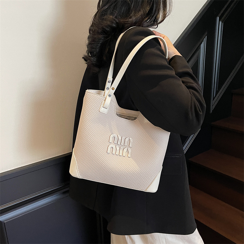 Fashionable and casual hand-held bucket bag for women, 2025 new Korean style trendy single-shoulder bag, high-end texture fashionable tote bag Specification drawing