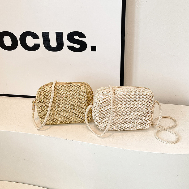 Stylish summer mini hand-woven bag for women 2025 New style fresh country style crossbody straw woven bag small square bag Application Scenario