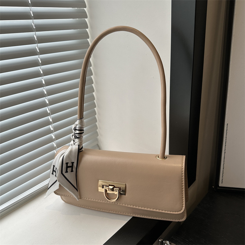 Cross-border French niche underarm bag for women, new Spring/Summer 2024 fashionable handbag, high-quality commuting crossbody bag full figure