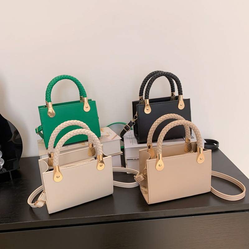 Trendy, fashionable and high-quality handbag for women 2023 spring Korean version, a new solid color casual single-shoulder crossbody bag Application Scenario