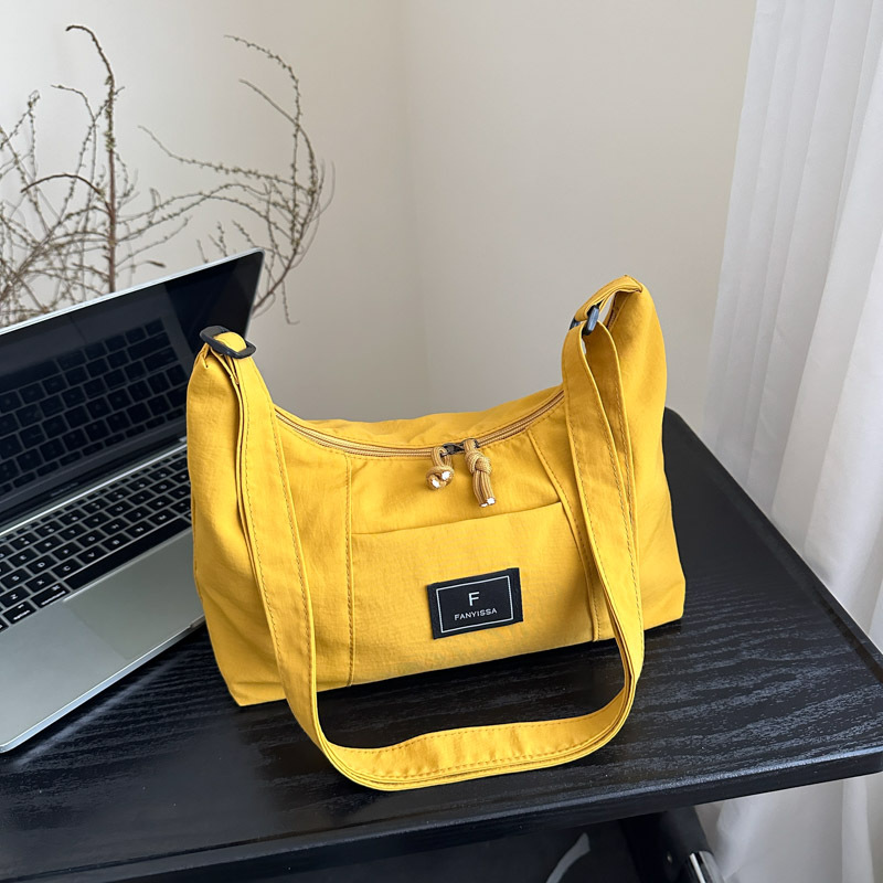Nylon fabric crossbody bag for women 2025 New large-capacity single-shoulder dumpling bag, a niche design for commuting underarm bags full figure