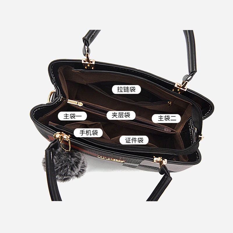 Direct sales from the manufacturer of the 2022 new Korean style checkered fashion single-shoulder crossbody bag for middle-aged moms Application Scenario
