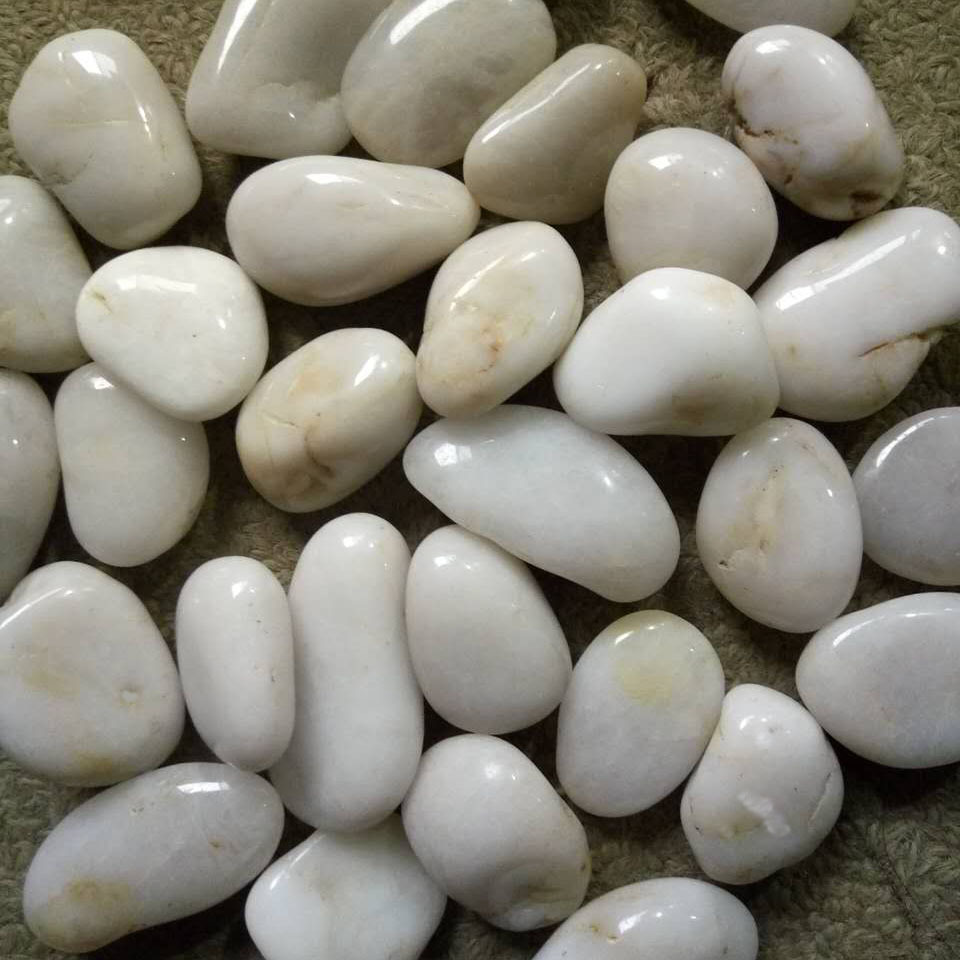 White polished pebble manufacturers wholesale high-polished rain flower stones for home decoration, courtyard paving, water pool and fish tank stones Application Scenario