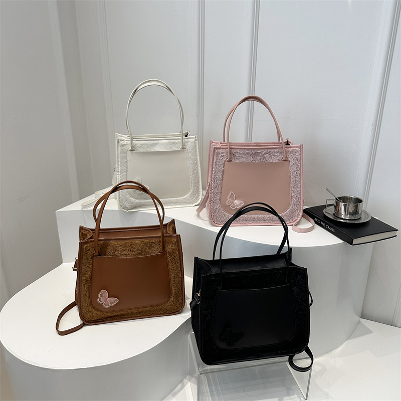 Autumn and winter niche design bags for women 2024 New plush patchwork bags, crossbody bucket bags, and commuter furry bags Application Scenario