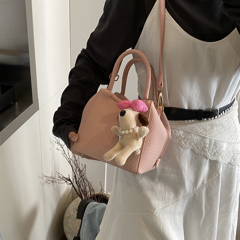 A high-end soft leather hand-held bucket bag for women, a new, niche, fashionable, simple and casual single-shoulder crossbody bag for commuting in 2025 details Picture