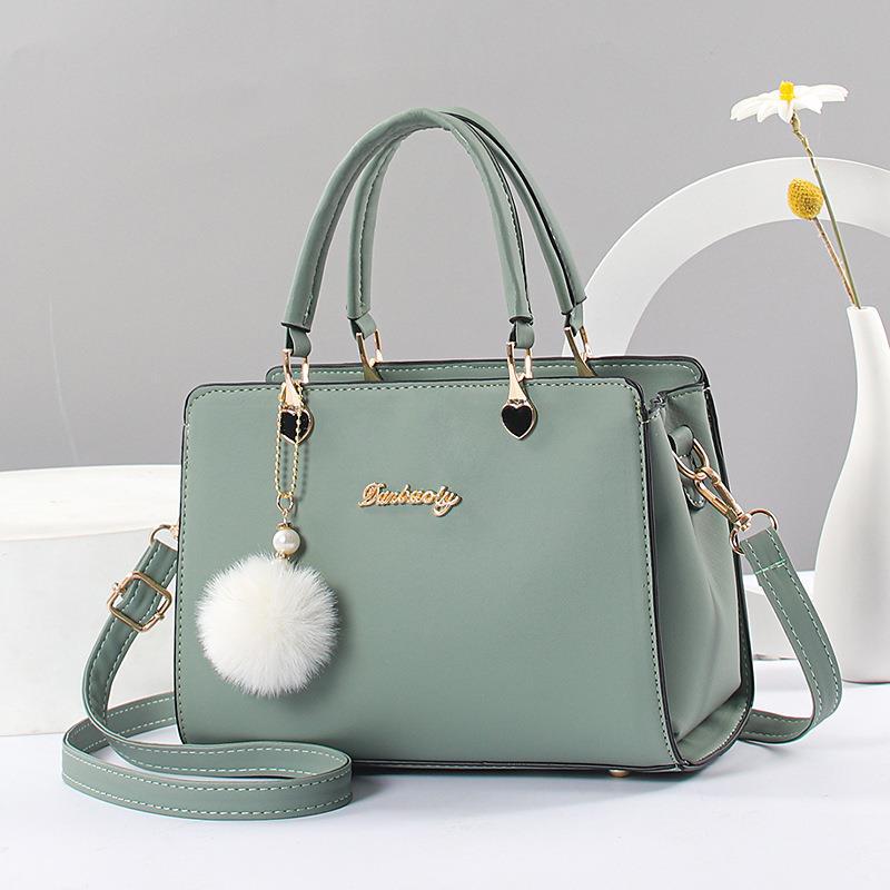 2022 new trendy, fashionable and elegant crossbody single-shoulder bag for women's handbags, middle-aged mom style for women Application Scenario