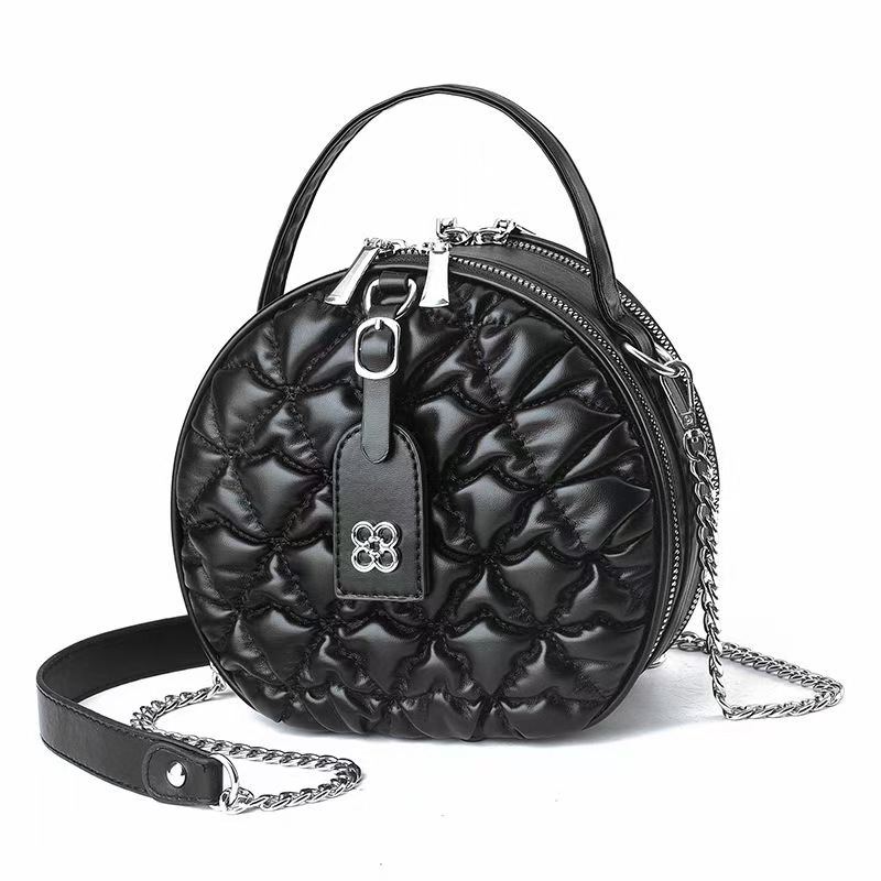 Wholesale and consignment of the 2023 live-streamed women's autumn and winter new pleated single-shoulder crossbody small round bag Item Picture
