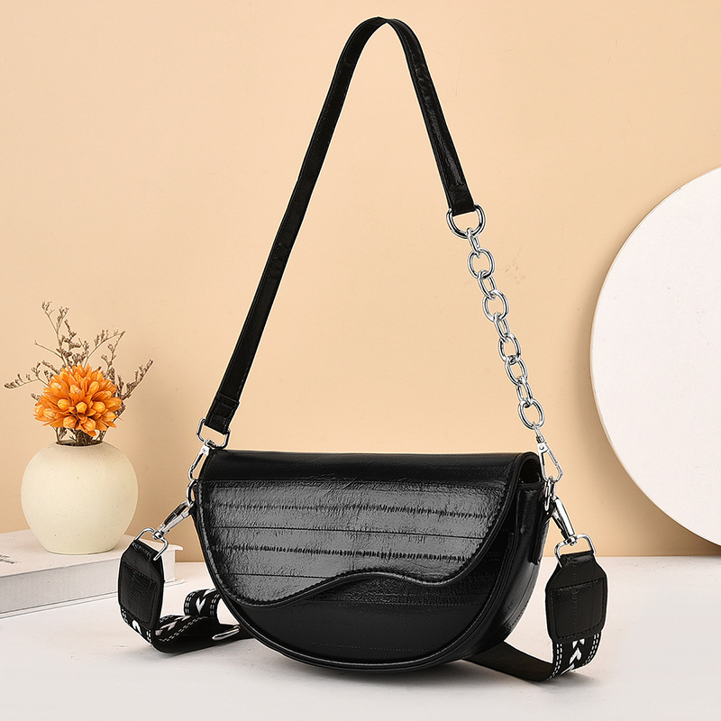 The new 2024 fashion single-shoulder underarm bag, crossbody bag, large-capacity portable handbag and semi-round saddle bag for women full figure