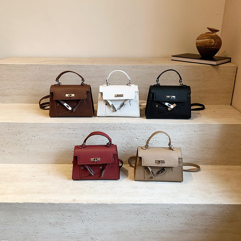 The new 2024 trendy and fashionable crossbody bag, hand-held small square bag and Kelly bag, are all versatile for women in autumn Application Scenario