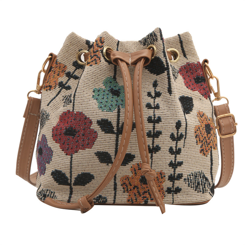 The 2024 new stylish and elegant design single-shoulder bag features a stylish pattern and a retro drawstring for the underarm texture Item Picture