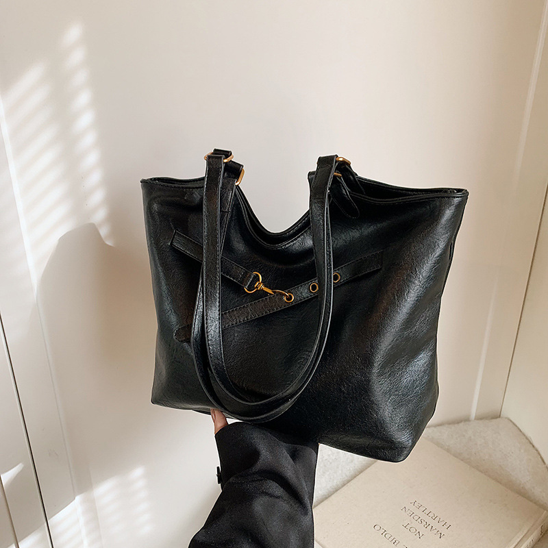 Trendy retro underarm bag, large-capacity versatile tote bag, single-shoulder bag for school commuting, new 2024 bucket bag for women details Picture