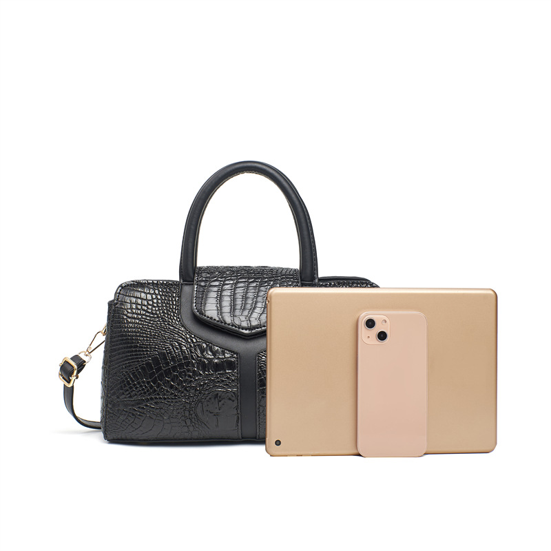 2025 New crocodile pattern spliced high-quality large-capacity cross-border single-shoulder crossbody solid color women's bag large bag Application Scenario
