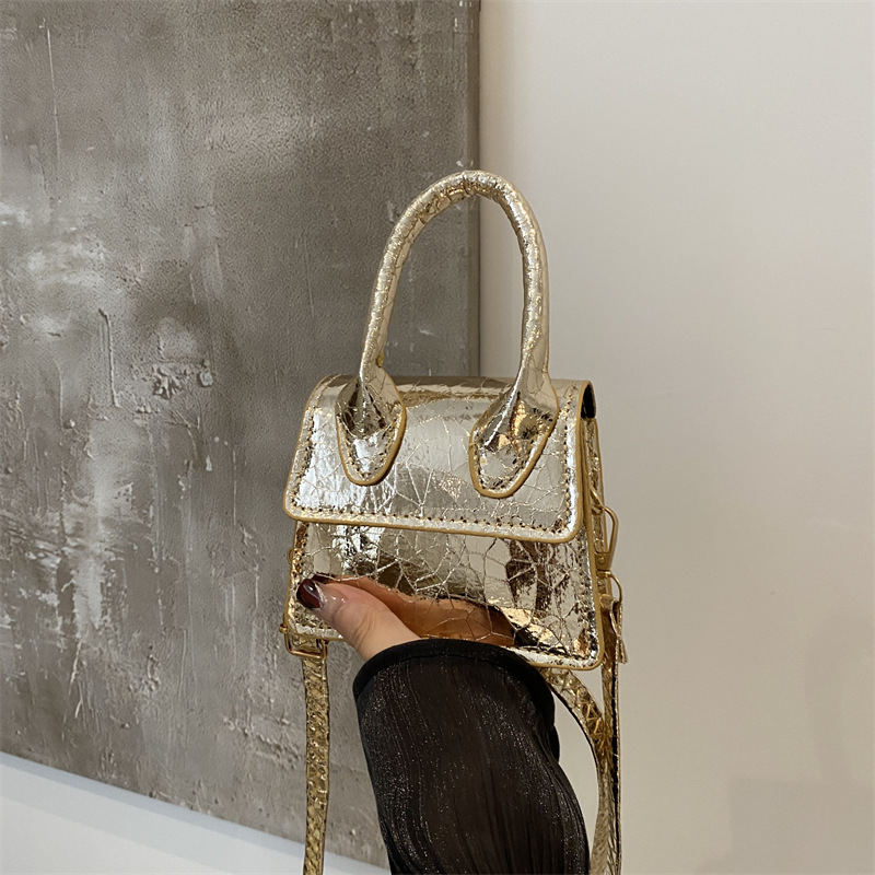Fashionable, stylish and simple 2025 new style stylish, individual, retro and casual single-shoulder, crossbody and hand-carry small square women's bag full figure
