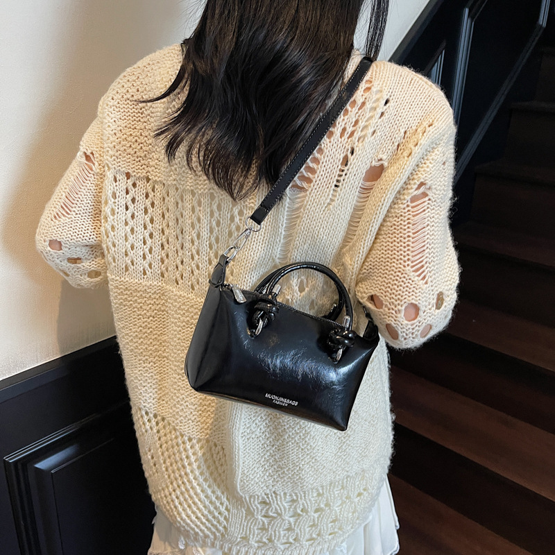 Korean style trendy handbag 2025 new retro casual shoulder bag, fashionable and simple crossbody bag, commuting dumpling bag Specification drawing