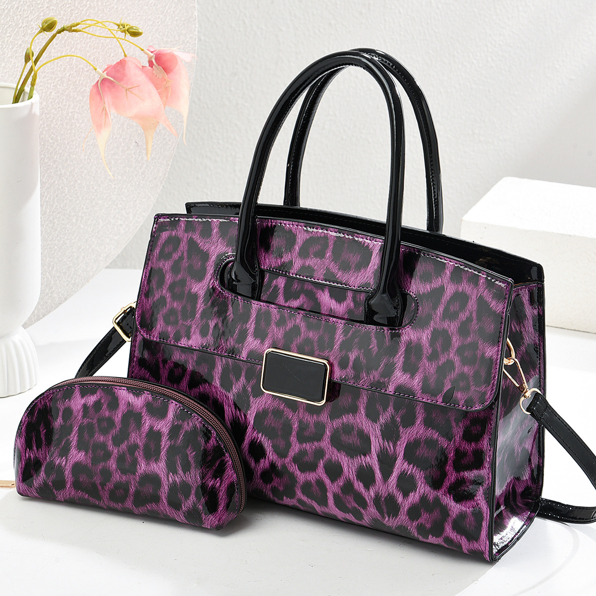 Cross-border exclusive for women, European and American fashion retro leopard print handbag, patent leather, elegant, individual and trendy single-shoulder crossbody bag details Picture