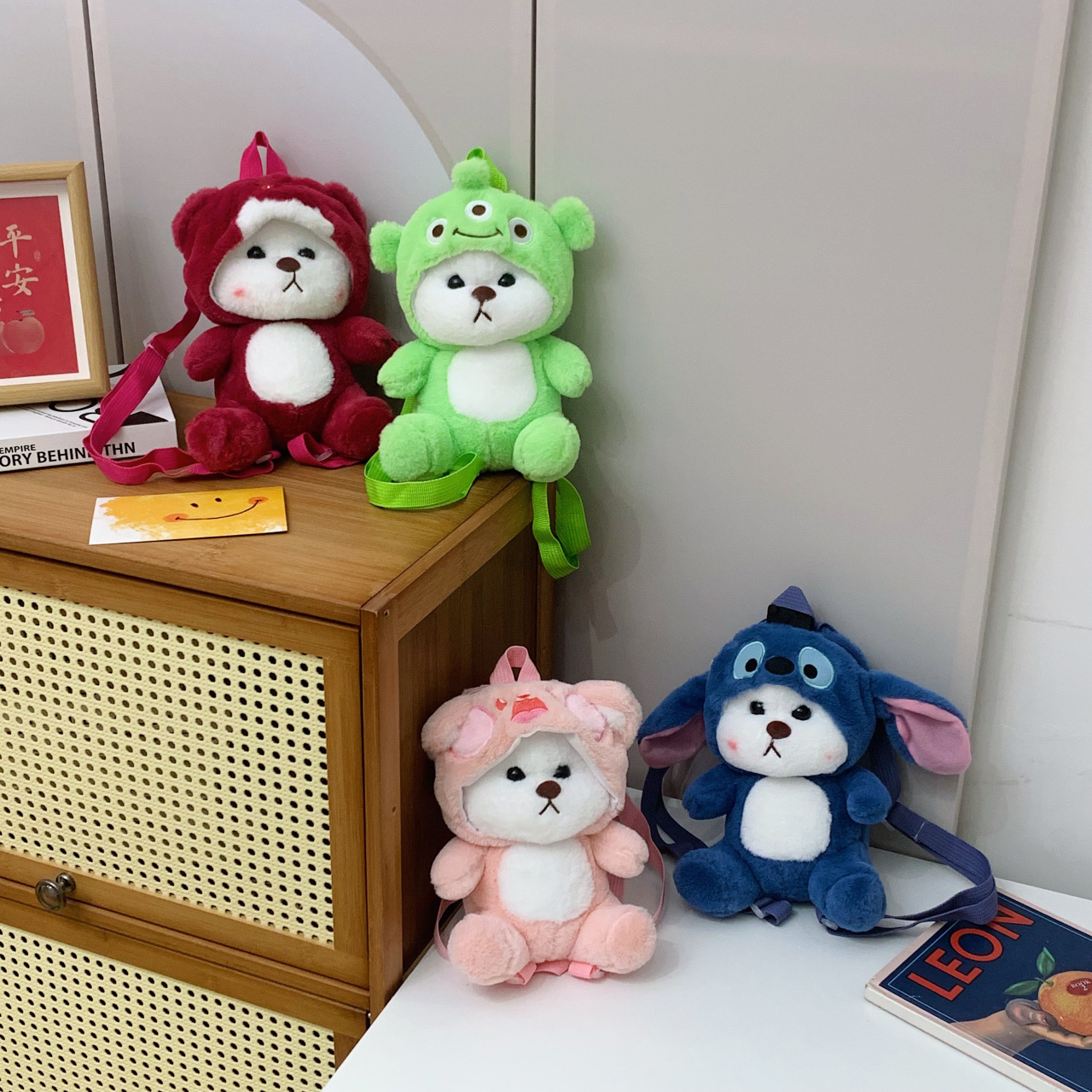 The cute cartoon bear transforms into a backpack, and the soft and adorable children's teddy coin purse grab doll can be exchanged for direct supply full figure