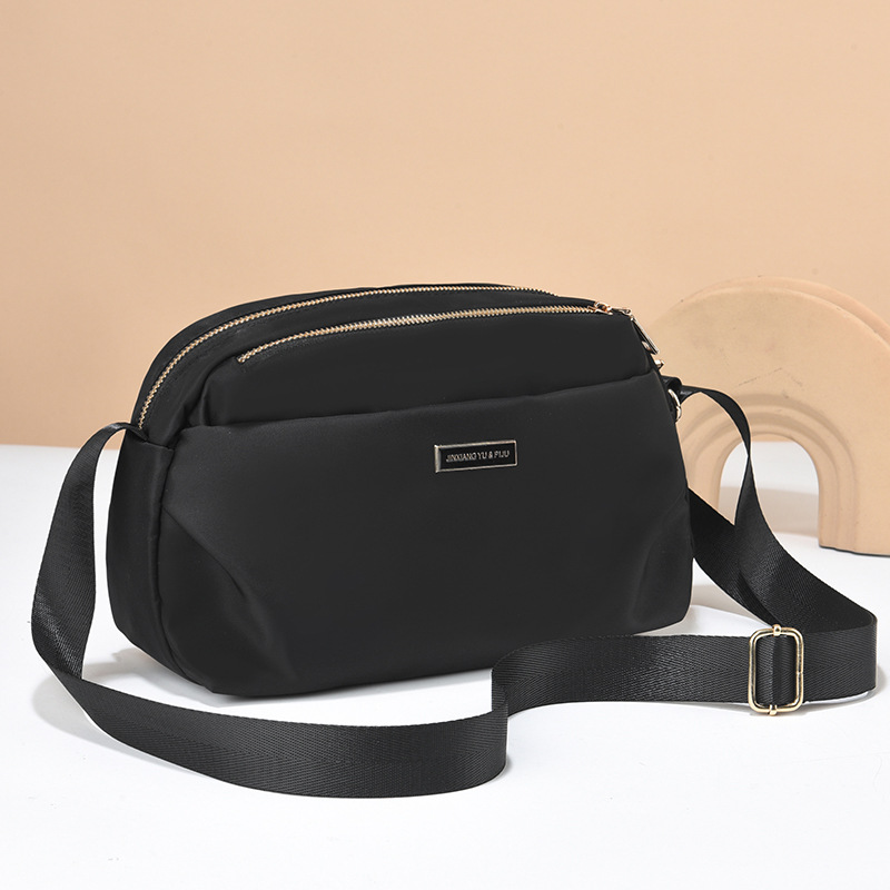 A simple and versatile Oxford fabric crossbody bag for middle-aged women, a single-shoulder bag for moms, and a multi-layered lightweight waterproof nylon fabric bag Application Scenario