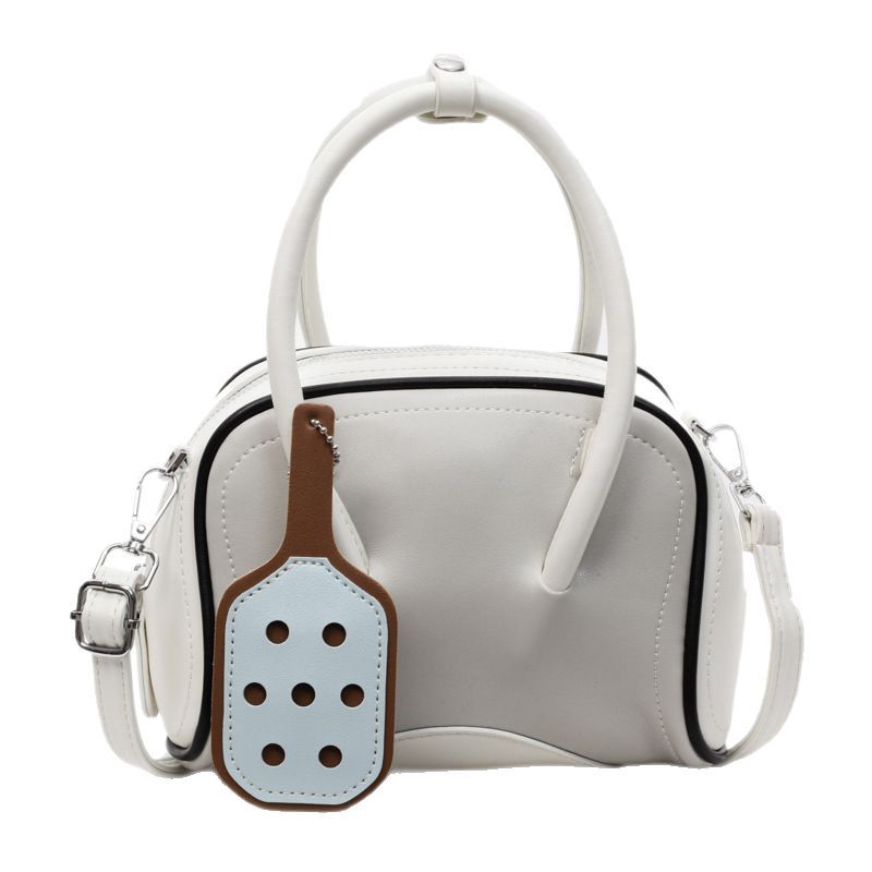 The 2025 new stylish, simple and niche hand-held bowling bag is versatile for commuting and exudes a high-end vibe. It's a super popular single-shoulder crossbody bag Item Picture