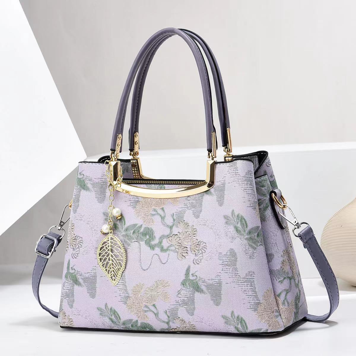 Embroidered new Chinese-style large-capacity handbag for women and mothers, elegant and high-end crossbody bag for women Specification drawing
