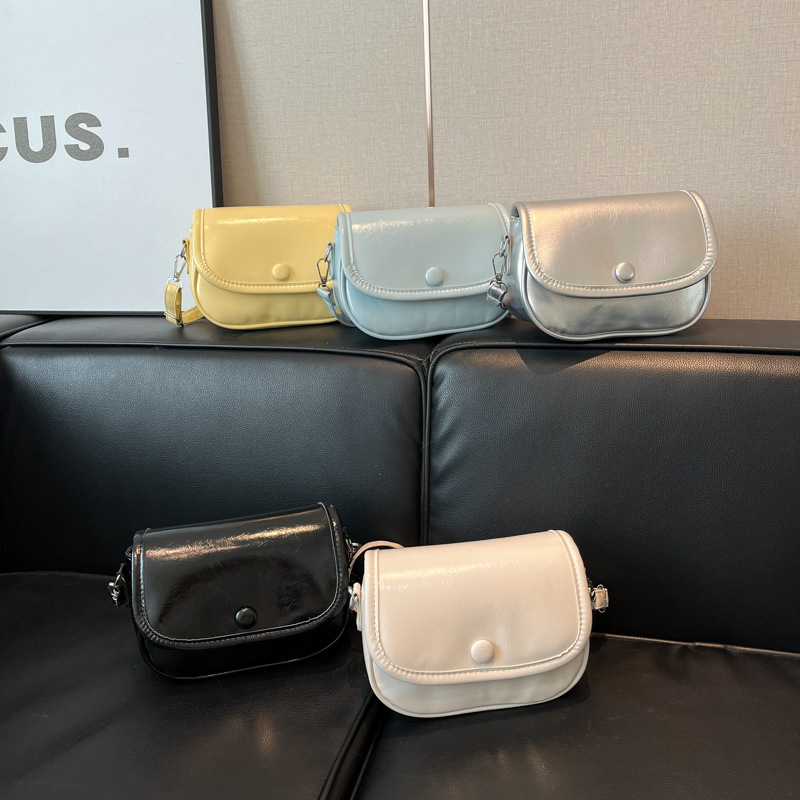 Fresh and fashionable small square bag for women 2025 summer, simple and versatile single-shoulder crossbody women's bag, cross-border trendy small bag Application Scenario