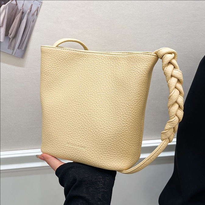 A retro and high-end lychee pattern bucket bag for women, a new 2025 simple, fashionable and versatile single-shoulder crossbody bag for commuting full figure